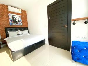 Modern Hip Huahin Pool Villa Rocky