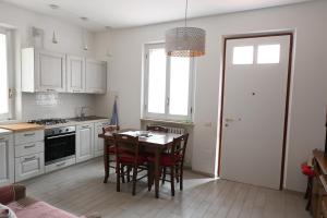 Bilocale con balcone a Numana - N080