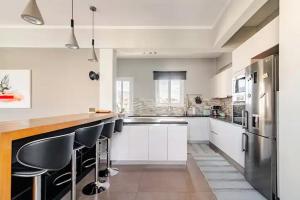 AthenSunapartment top floor 5min metro