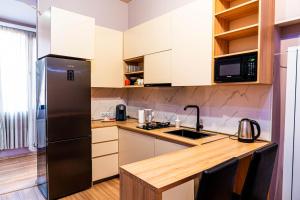 Tbilisi Liberty Sq Cozy 3BR Apartment 3F