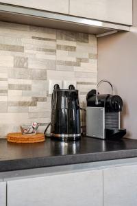 AthenSunapartment top floor 5min metro