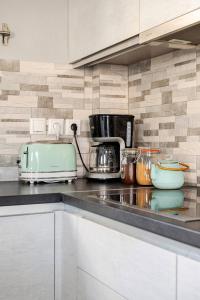 AthenSunapartment top floor 5min metro