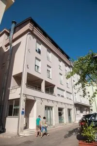 Hotel Glorija - 内乌姆