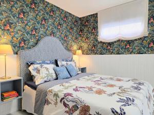 Sun & Palms - Bluebird Designer Apartment