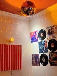 Disco Room - 605 Nguyễn Khang - Amoureux Homestays