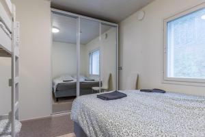 Villa Renkaranta - Modern villa for 8-12 person, own beach, sauna & hot tub - surrounded by forests