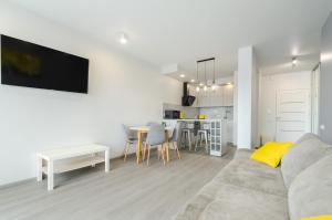 Petrovdom 20-201 in RC Kvartet modern life in Black and White, 16Г Vasyl Lypkivskyi Street