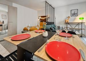 Studio rénové, calme, commerces & RER à 5 min