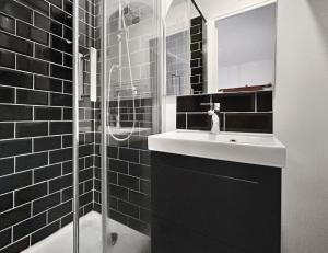 Studio rénové, calme, commerces & RER à 5 min