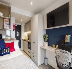 Student Only Modern Studio at Ealing near North Acton Station & Ealing Broadway