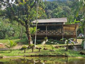 Recanto Manacá com Piscina Natural