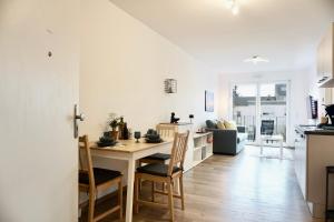 Gemütliches 1 Schlafzimmer Apartment mit Balkon & privatem Stellplatz für bis zu 4 Personen unmittelbar an der Mosel