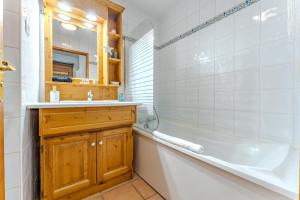 Alpine Stay with Balcony near the Slopes