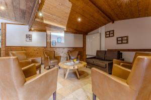 Alpine Stay with Balcony near the Slopes