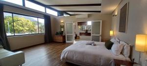 Central Villa, Amazing City, Sea & Mountain views