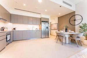 High-Floor Luxury 2BR with Full Burj Khalifa & Fountain Views, Seamless Access to Dubai Mall and Burj Park, Grande, Downtown Dubai by Deluxe Holiday Homes