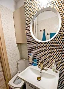 Lovely 2BR in Citys Heart with Parking spot