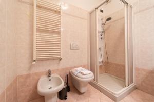 Moderno appartamento con garage, Wi-Fi, aria condizionata e terrazzo