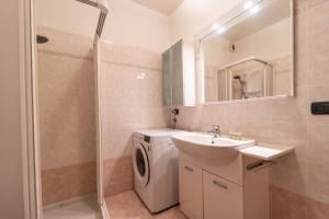 Moderno appartamento con garage, Wi-Fi, aria condizionata e terrazzo