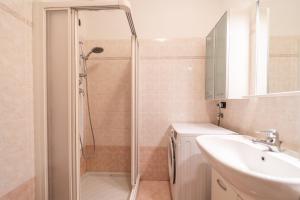 Moderno appartamento con garage, Wi-Fi, aria condizionata e terrazzo