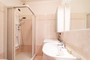 Moderno appartamento con garage, Wi-Fi, aria condizionata e terrazzo