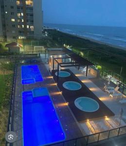 Apartamento pé na areia frente mar com vista permanente