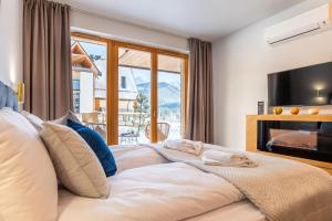 Okno na Wierchy by Apart Concept Podhale