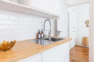 Cozy Lisbon Apartment in Graça I