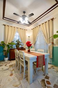 Spacious 6 Bedroom Private Villa 5 Minutes to Crisologo Sleeps 20