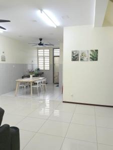 Homestay Bajet EM3 Pantai Damai 2