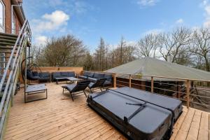 Exclusive Pool Houseconference Center With Gymnasium