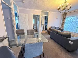 Dog Friendly Chalet With Outdoor Seating At Broadland Park And Marina Ref 12050B