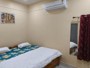 Ratnadeep Palace - Near Kashi Vishwanath Temple & Dashashwamedh Ghat