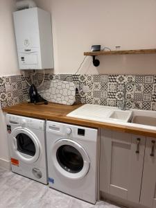 Modern 4BR Getaway House for Families and Groups