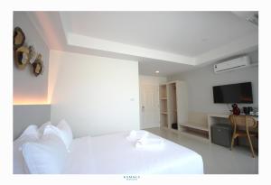 Kamala Havana Hotel and Cafe