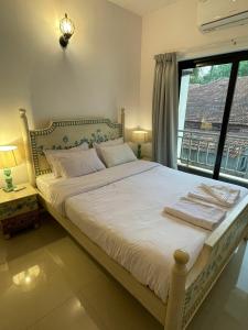 Cozy Assagao 1BHK Apartment with Pool, WiFi & Near Hotspots