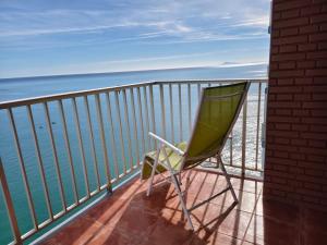 Vista al mar con piscina