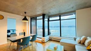 Ocean and Mountain View Home - Downtown Vancouver