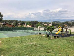 Chez Marie et Baptiste, bel appartement en résidence avec piscine, tennis