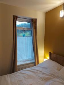 Cosy room in canalside home