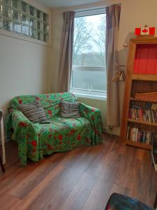 Cosy room in canalside home