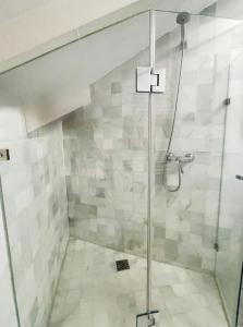 Sunny Attic in Gran Vía, 10 min from Justicia