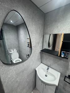 Reads Avenue - Luxury Ground Floor Studio - Next Door to H&A Social Club