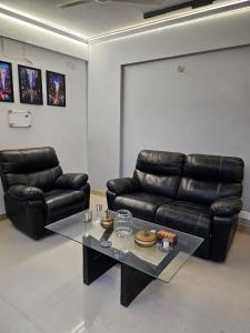 Bulls Eye BNB Room At Logix Blossom Zest