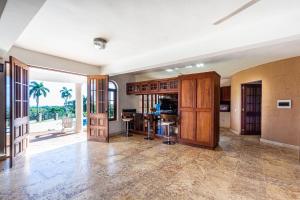 Private villa - Сastle with amazing view, out of community, Guest Friendly, up to 10 persons