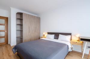 Petrovdom Apartment 7-27 in RC Kvartet, 16Г Vasyl Lypkivskyi Street