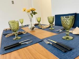 Praia do Forte com 2 Quartos, Ar condicionado, Garagem e Wifi Próximo ao Centro