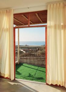 Casa del Norte: Casa del Norte: Mediterranean Charm in Lobitos, Peru - Ideal Surf Haven forLevels