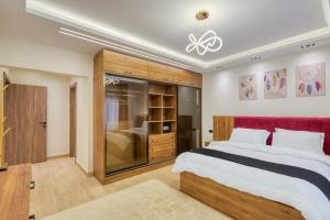 Luxurious 3br Hotel Apt in Sheikh Zayed with Pool and Gym access