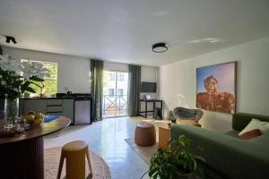 Charming De Waterkant Retreat with Peaceful Patio